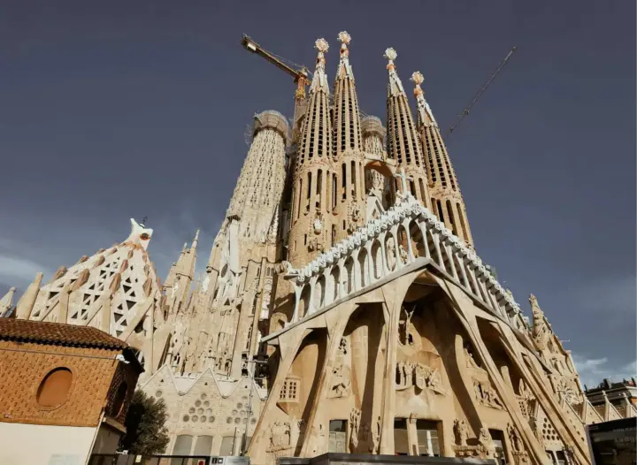 Sagrada Familia: Fast-Track Entry with Passion Tower Access