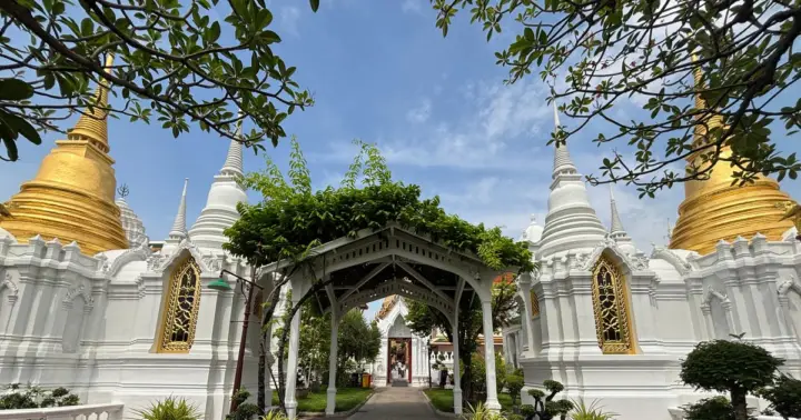 Bangkok: Phra Nakhon Royal Temples & Local Stories
