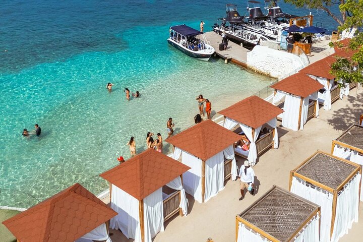 Full Day Private Island Bora Bora Beach Club with Food