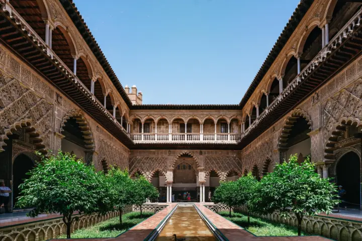 Sevilla: Entrada a la Catedral, Giralda y Alcázar con tour guiado