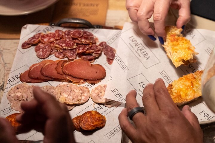 Tour de tapas por el casco antiguo de Barcelona : Vermut, bocados & gemas ocultas