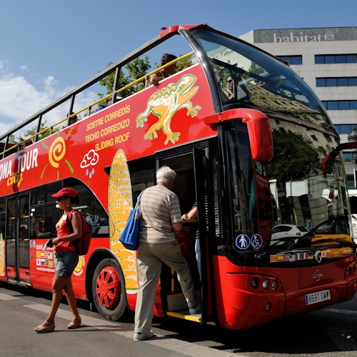 Park Güell & Hop-on Hop-off Bus Barcelona