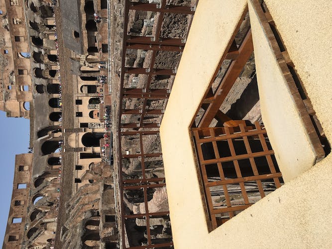 Coliseo, Subterráneo y Foro Romano: visita exclusiva en grupo reducido