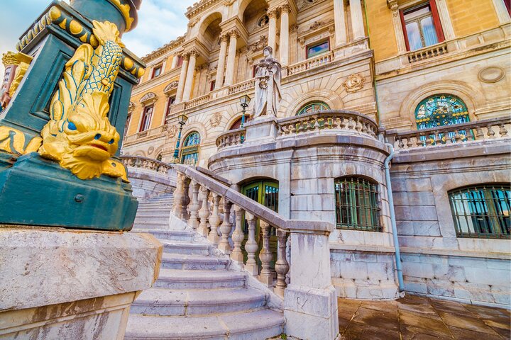 Búsqueda del tesoro en Bilbao y visita autoguiada a lo más destacado