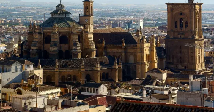Catedral y Capilla Real con Albaicín y Sacromonte