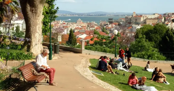Lisboa: tour a pie por Alfama, Graça y Baixa con miradores
