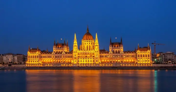 Budapest: Parliament Panorama Cruise with Törley Prosecco