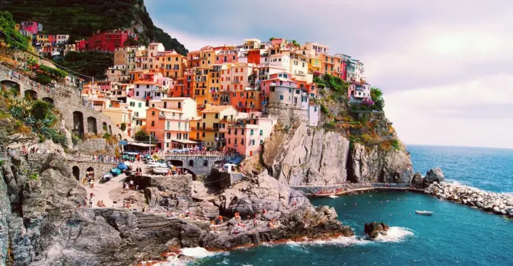 From Florence: Cinque Terre guided tour with Lucca