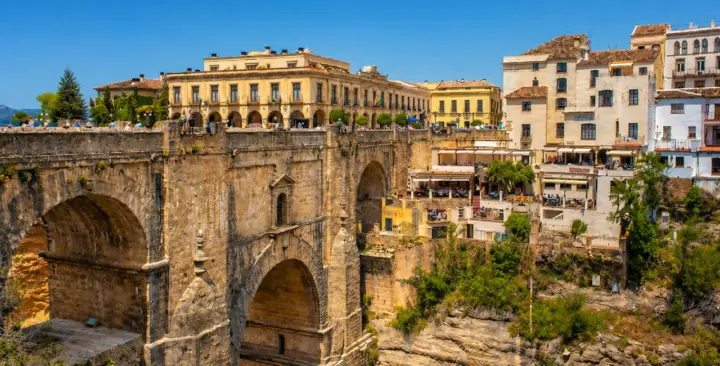 Desde Málaga: Ronda y Setenil con trenecito + vino y tapas