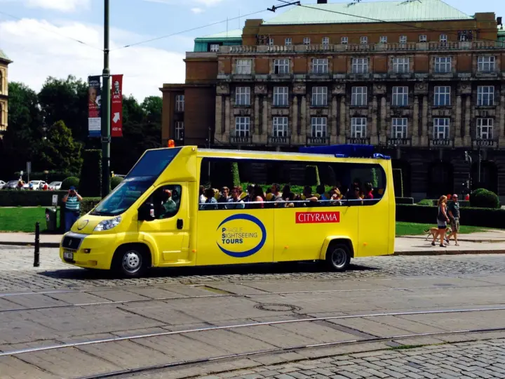 Prague: 2 hours city tour + 1 hour boat cruise