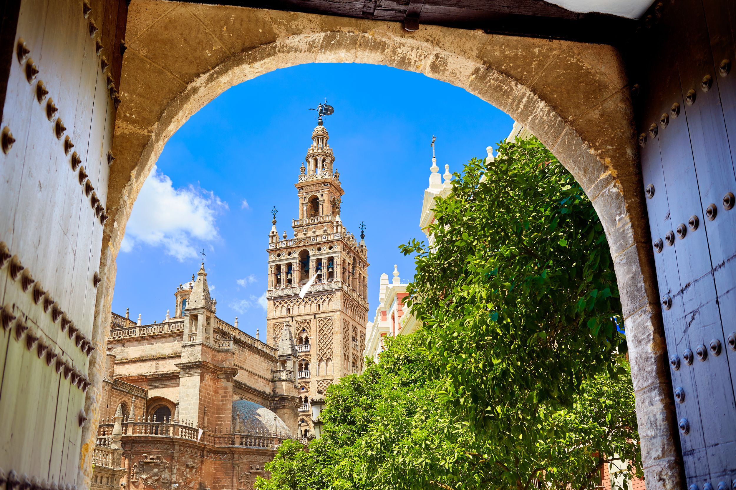 Sevilla: Catedral, Giralda y Alcázar Tour guiado