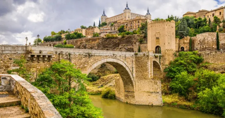 Madrid: Tour Privado Cata de Vinos, Ruta de Tapas & Toledo