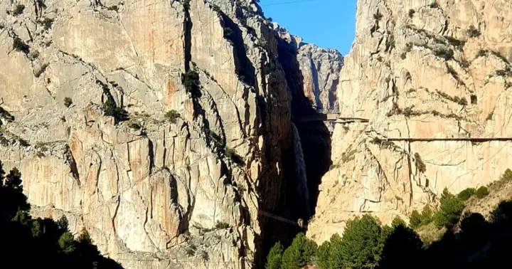 Caminito del Rey & White Village Tour with Tapas from Málaga