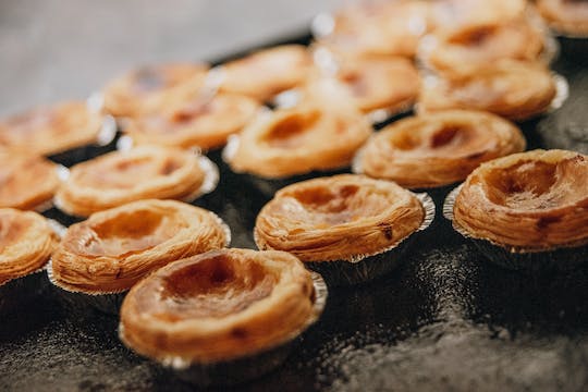 Recorrido gastronómico y vinícola por Lisboa al atardecer