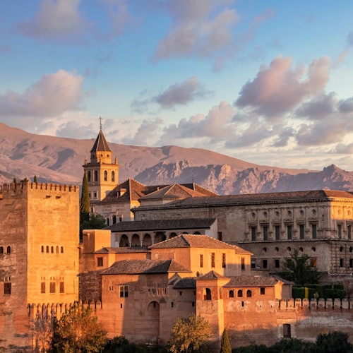 Alhambra y Palacios nazaríes: Entrada sin colas + Tour guiado