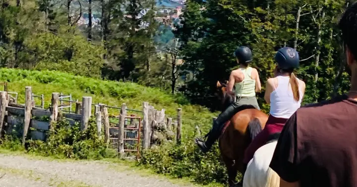 San Sebastián: Paseos a caballo y delicias tradicionales