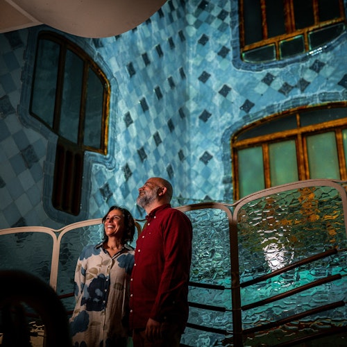 Entrada Azul a la Casa Batlló con visita nocturna, cava y audioguía