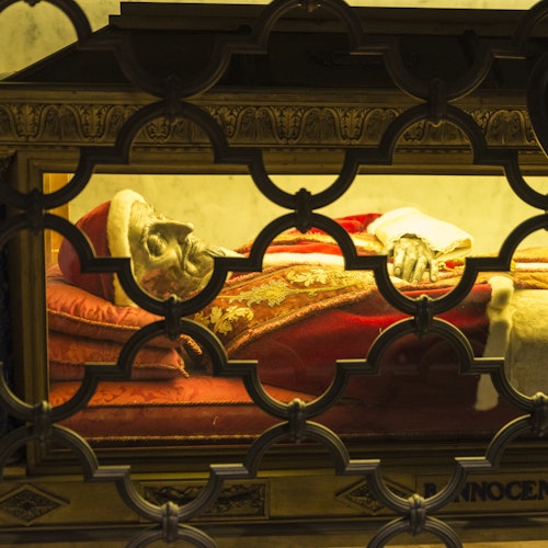 Basílica de San Pedro: Visita guiada por la mañana temprano + Acceso a la Cúpula y a las Grutas Vaticanas