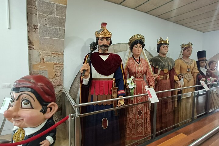 Tradiciones y recorrido gastronómico para toda la familia: ¡tapas y juegos personalizados!