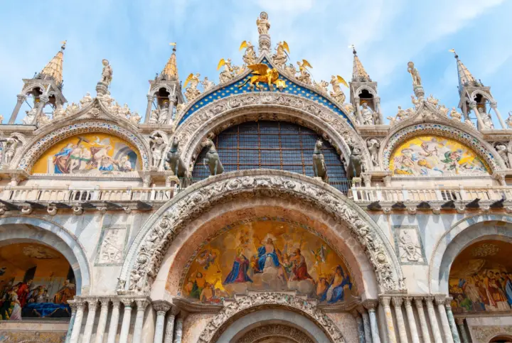Venice: Full Day Tour with Gondola, Doge's Palace & Basilica
