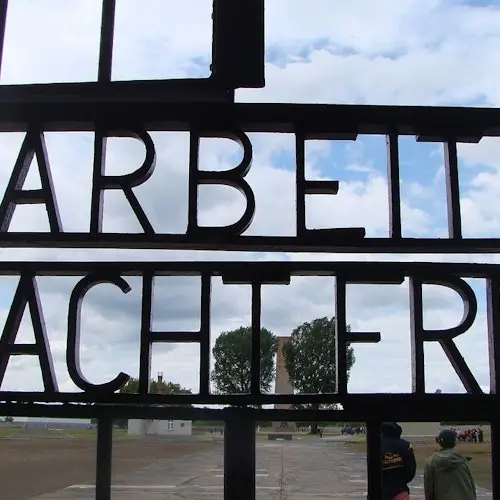 Sachsenhausen y Potsdam: Visita guiada desde Berlín