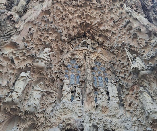 Visita guiada de 1 día por Barcelona con entradas sin colas y traslados