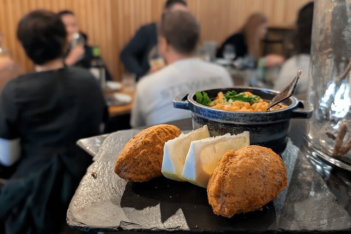 Lisbon Small-Group Food Tour with 18 Tastings in Alfama District