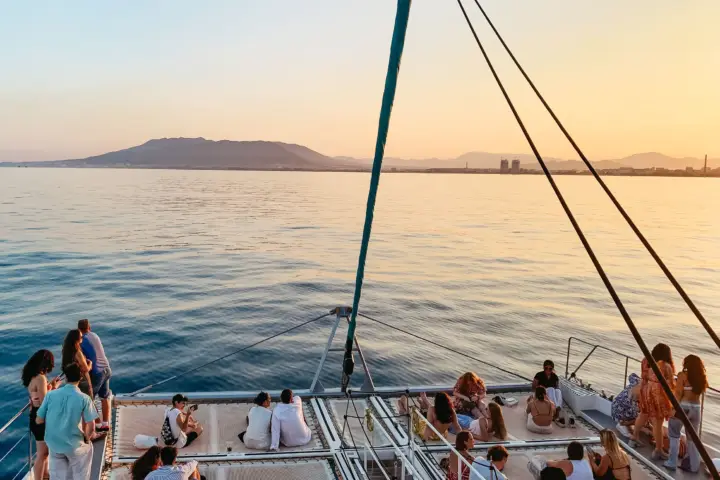 Málaga: Paseo en Catamarán a Vela con Opción Puesta de Sol
