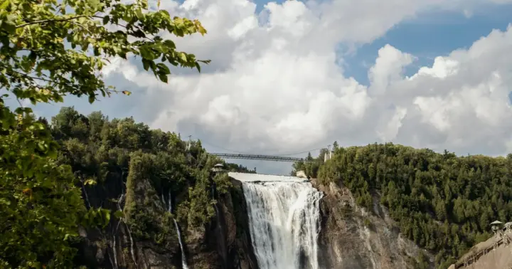 Lanzadera de traslado de ida y vuelta al Parque de la Chute-Montmorency con acceso y teleférico