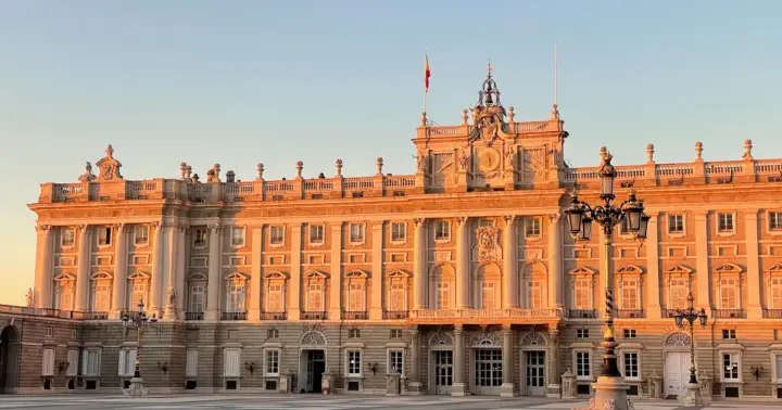 Madrid: Royal Palace Skip-the-Line Guided Tour