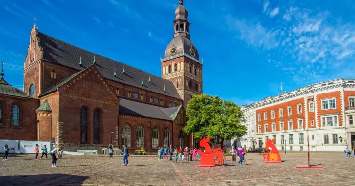 Riga: Old Town Walking Tour + Riga Balsam tasting