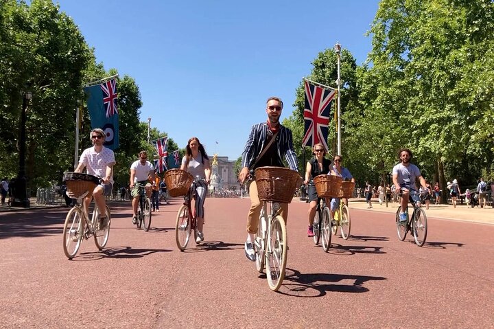 Private Royal London Bike Tour with pub & street art