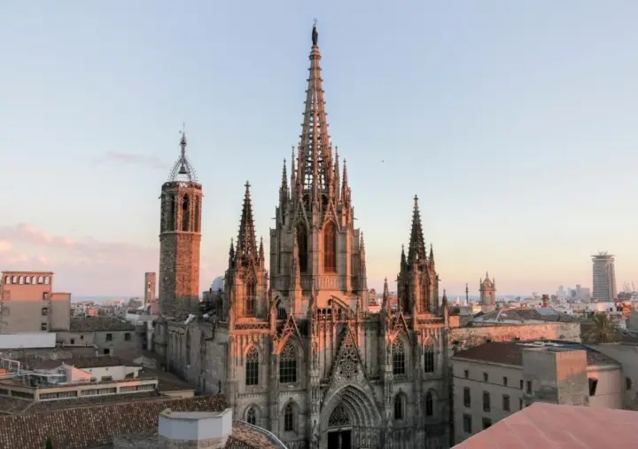 Barcelona: tour privado de la catedral con acceso a la azotea