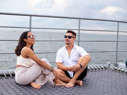 Paseo en catamarán con espectáculo folclórico o DJ