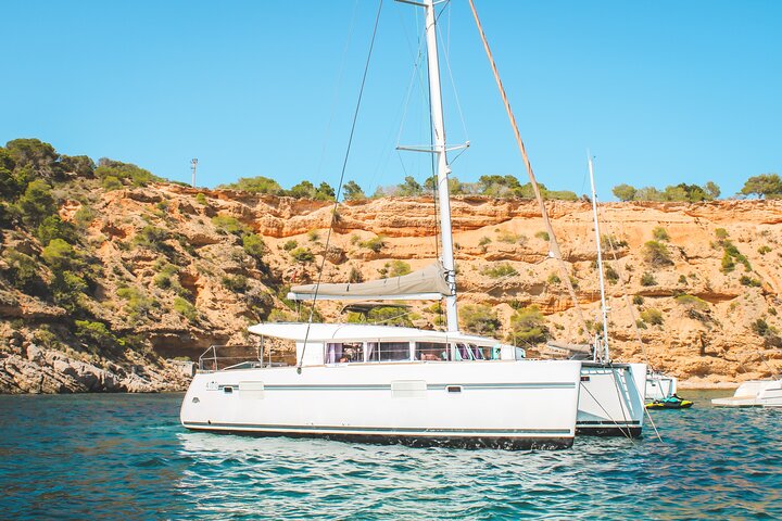 Día Perfecto en Catamarán Privado por Ibiza