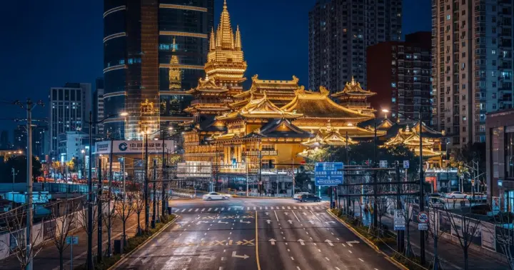 Shanghai: Jing'an Temple Entry Ticket (Optional Guided Tour)