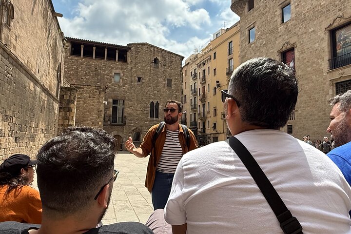 Barrios históricos de Barcelona El Raval, Gótico y Born