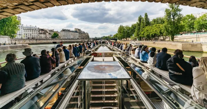 Paris: 1-Hour Seine Cruise departing from the Eiffel Tower