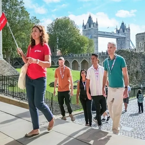 Tower of London: Guided Tour + Thames River Cruise + Crown Jewels Access