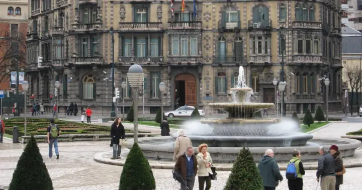 Bilbao: tour a pie histórico y arquitectónico