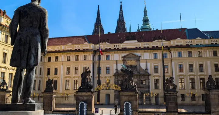 Praga: Tour turístico en autobús y barco