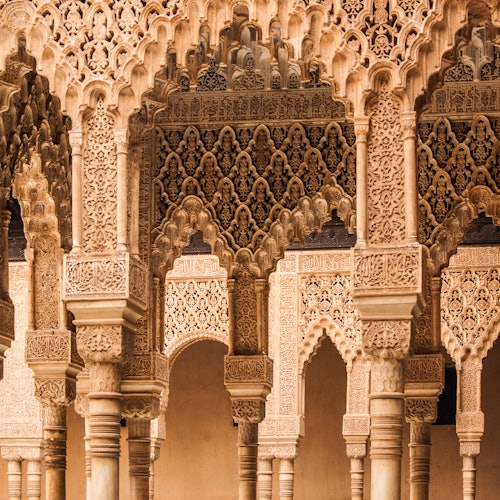 Alhambra y Palacios nazaríes: Entrada sin colas + Tour guiado para grupos reducidos