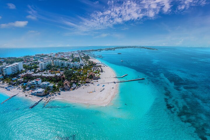 CATAMARÁN a Isla Mujeres, Snorkel y Club de Playa por Xcaret
