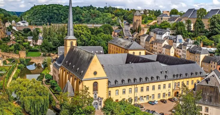 Desde Bruselas: Excursión de un día con guía a Dinant y Luxemburgo