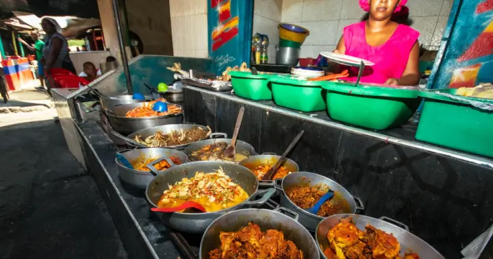 Cartagena: breakfast / lunch SEA FOOD cooked by native WOMEN