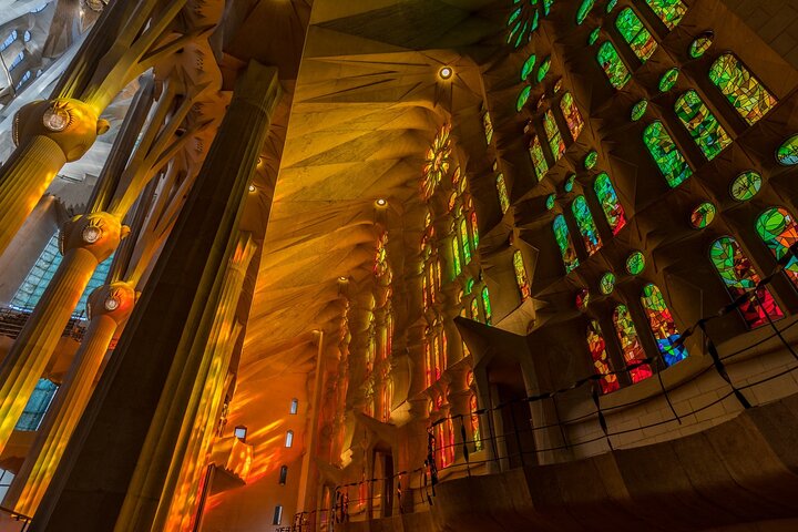 Sagrada Familia revelada: visita guiada con entrada rápida