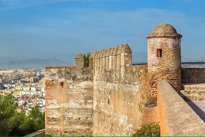 Tour a pie por Málaga con visitas al Castillo de Gibralfaro y la Alcazaba