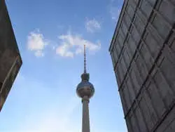 Entrada a la Torre de la Televisión de Alexanderplatz