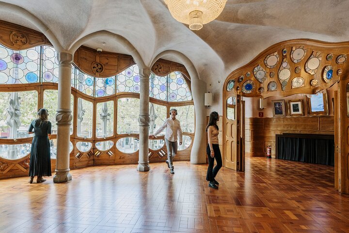 Casa Batlló First Access VIP Tour + Sagrada Familia Opcional