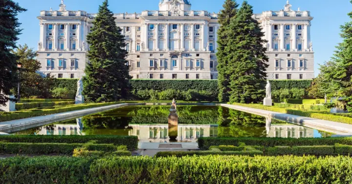 Madrid: Small-Group Royal Palace Guided Tour (Up to 8)